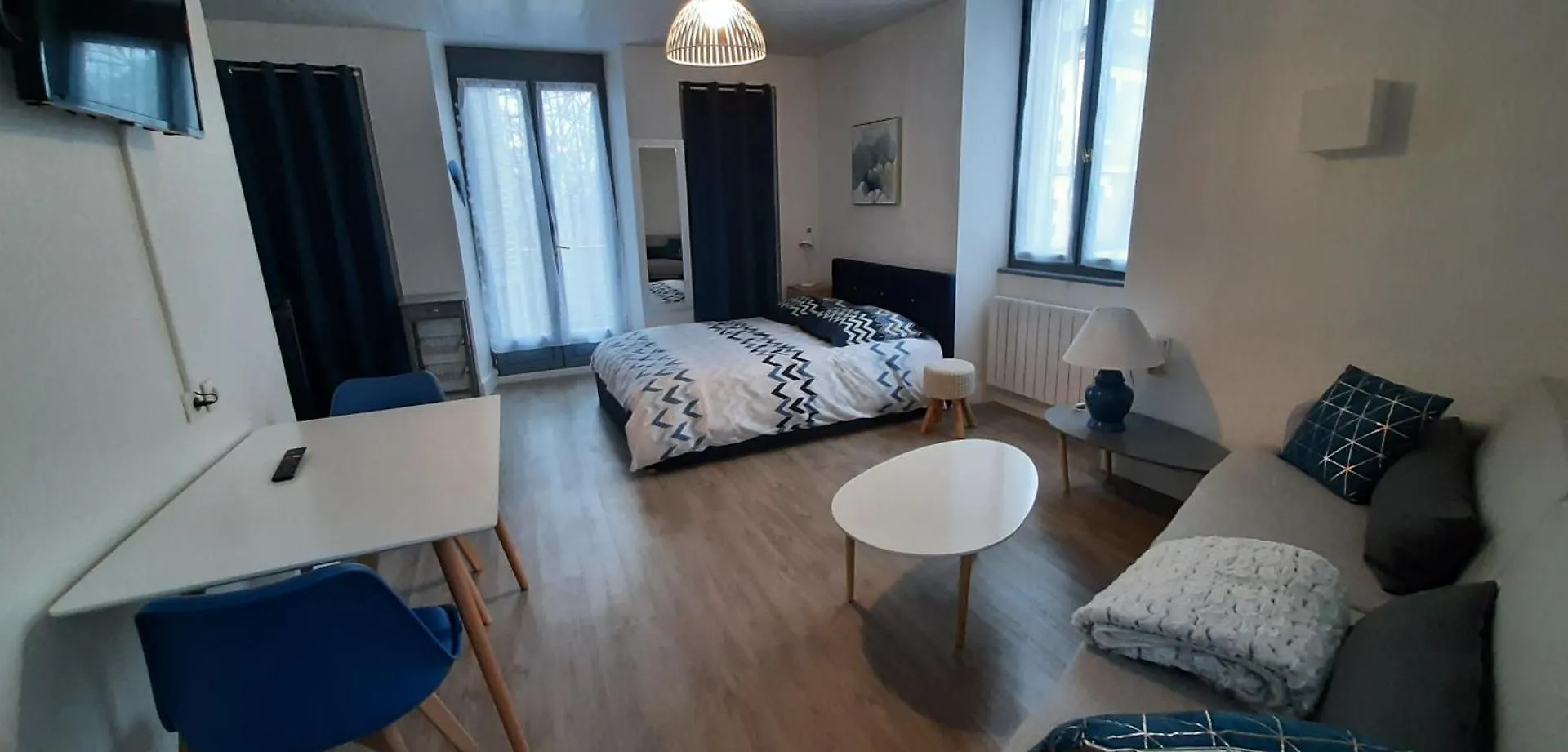 Charmant Studio Renove Avec Balcon location
