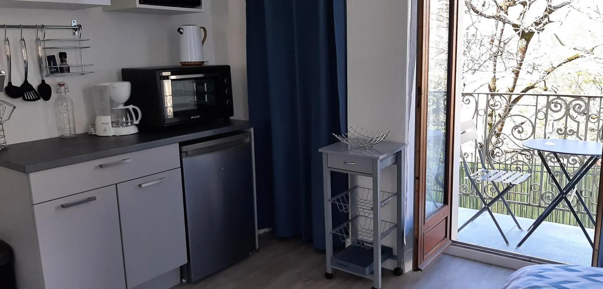 Charmant Studio Renove Avec Balcon Aix-les-Bains Apartment